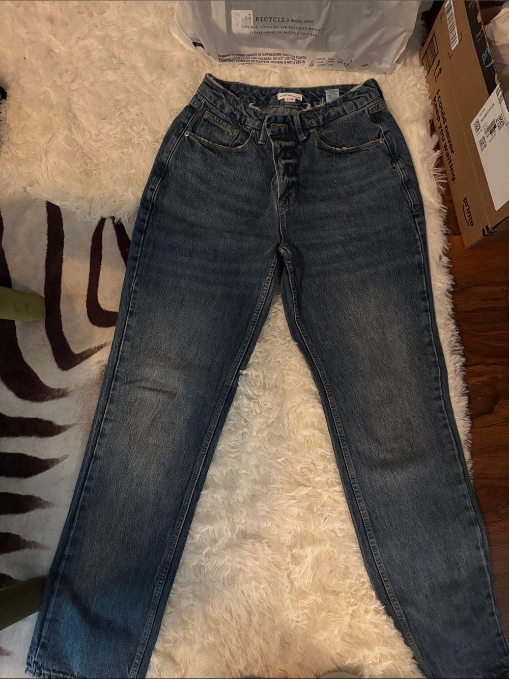 Good American 90s Icon High Waisted Straight leg Jeans. W29 - Picture 5 of 6